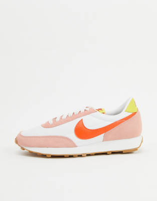 nike daybreak trainers in white and pink