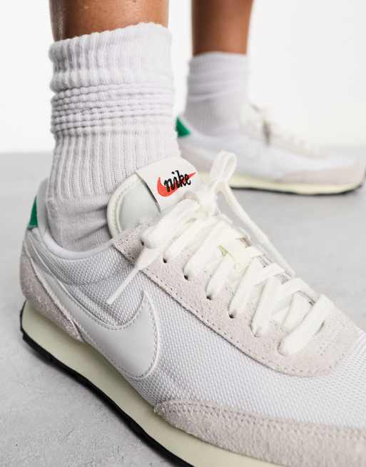 Nike Daybreak Vintage sneakers in summit wit en stadium groen