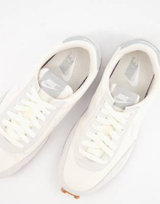 Nike Daybreak W sneakers in summit white/gum | ASOS