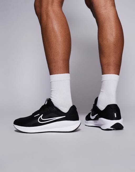 Nike Downshifter 13 running sneakers in black and white, 4 of 5