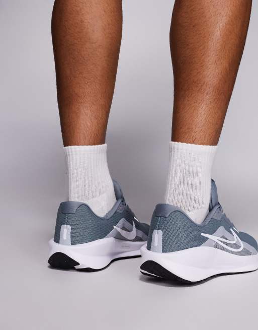 Nike Downshifter 13 running sneakers in gray and white, 4 of 5