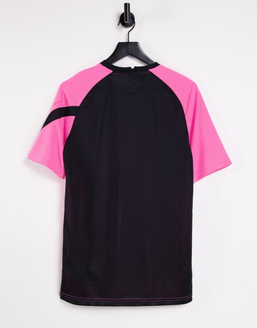 Black and pink store nike t shirt