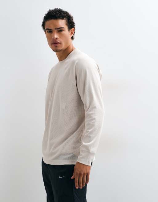 Nike Dri-Fit long sleeved T-Shirt in beige mesh, 2 of 5