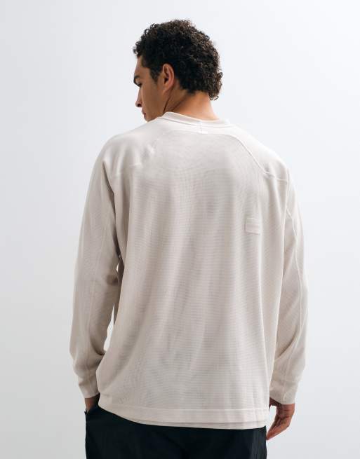 Nike Dri-Fit long sleeved T-Shirt in beige mesh, 4 of 5