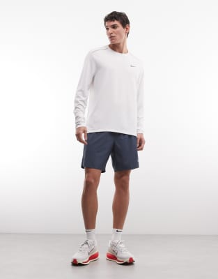 Nike Dri-FIT Miler      white
