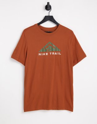 Футболка с логотипом Nike Dri-FIT Trail Running терракотового цвета 2790₽