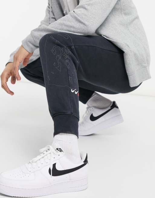 Nike air force outlet 1 low with joggers