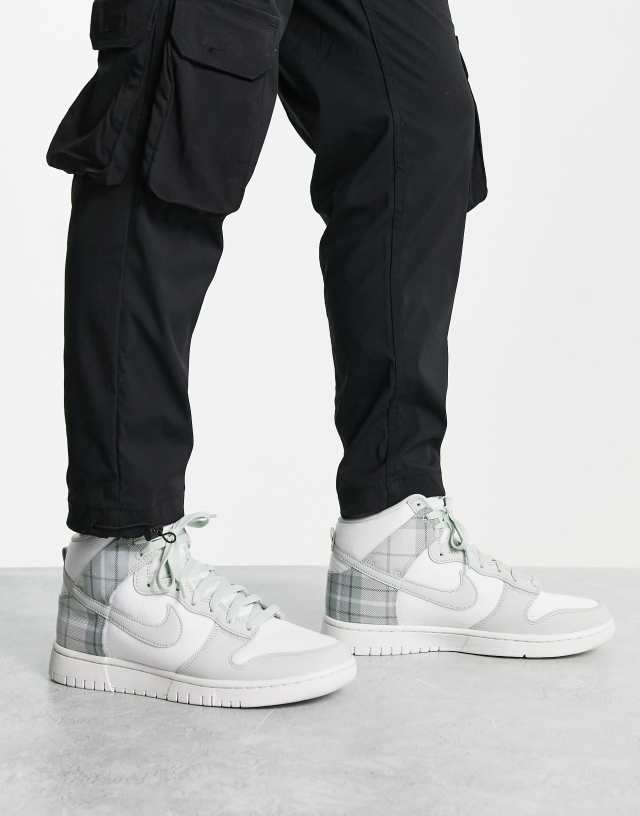 Nike Dunk High Retro SE sneakers in white