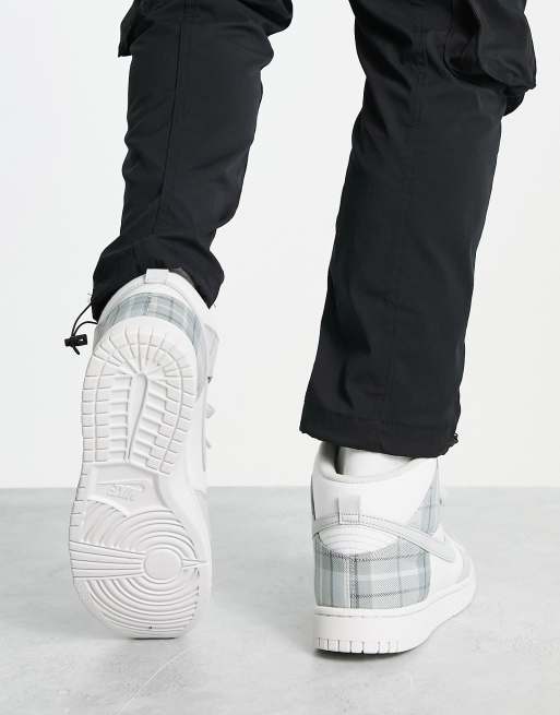 Nike Dunk High Retro SE sneakers in white, 2 of 4