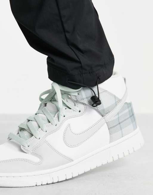 Nike Dunk High Retro SE sneakers in white, 3 of 4