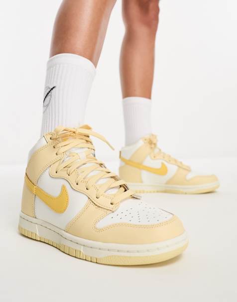Nike – Dunk High – Sneaker in blassem Vanille und Topasgold - view 1