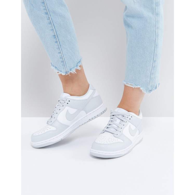 Nike grise et blanche hot sale femme