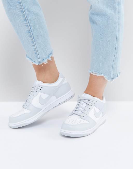 Nike grise shop et blanche