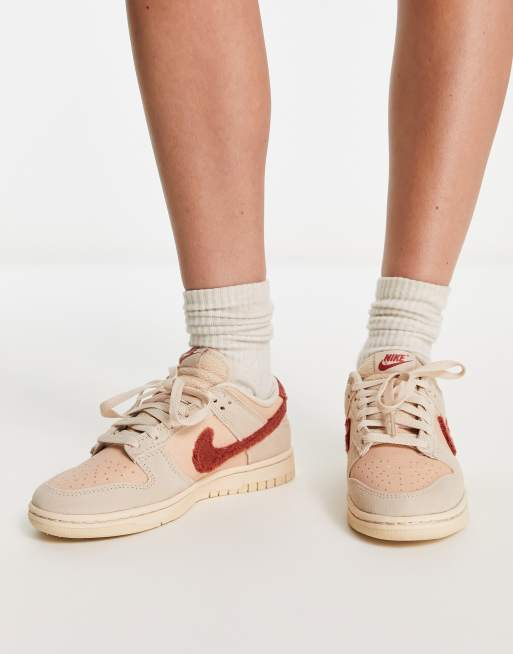 Nike - Dunk Low - Behaaglijke sneakers in stone en bruin