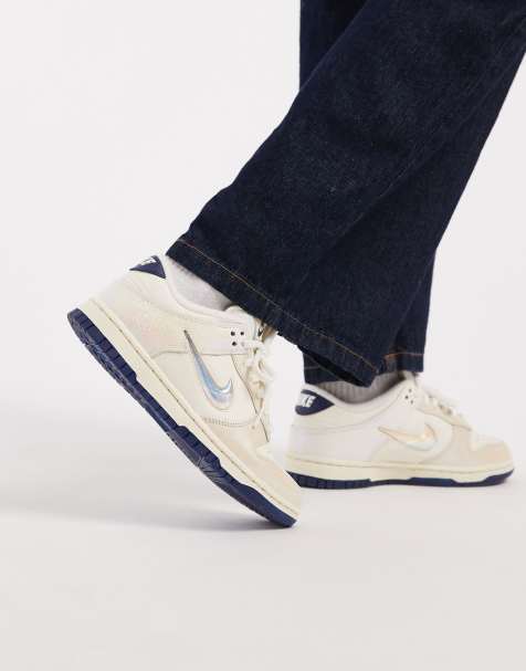 Nike – Dunk Low – Buty sportowe w kolorze złamanej bieli i opalizującym - view 1