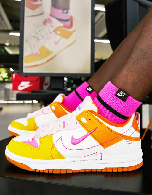 Nike – Dunk Low Disrupt 2 – Sneaker in Weiß und Hyper Pink Solar Mix