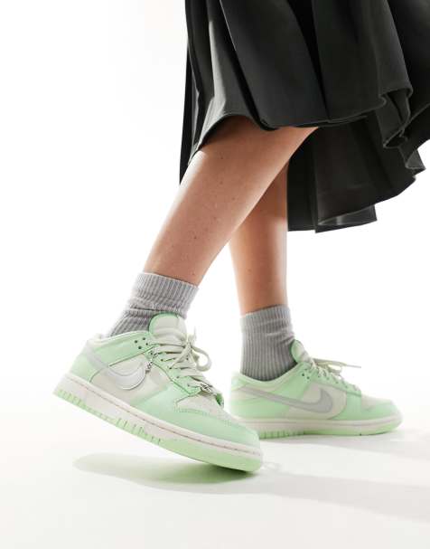 Nike Dunk Low NN premium trainers in green and beige - view 1