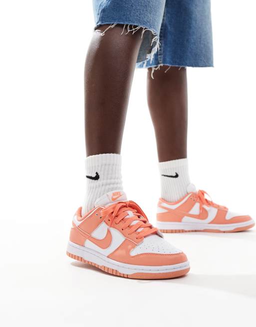 Nike - Dunk Low NN - Sneakers in wit en roze