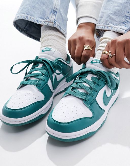 nike Fit Dunk Low NN trainers in white and green
