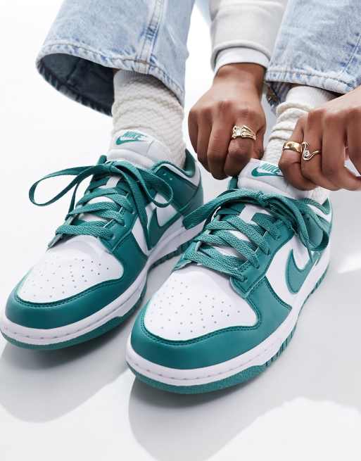 nike Fit Dunk Low NN trainers in white and green