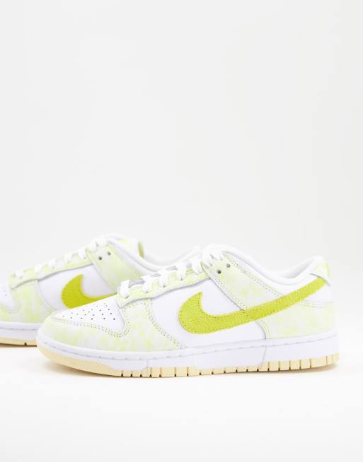 Nike - Dunk Low OG - Sneakers in wit met gele print