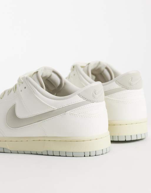 Nike Dunk low Retro PRM baskets en blanc cassé et gris, 2 de 5
