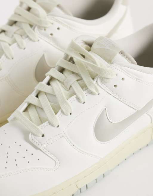 Nike Dunk low Retro PRM sneakers in bianco sporco e grigio, 4 di 5