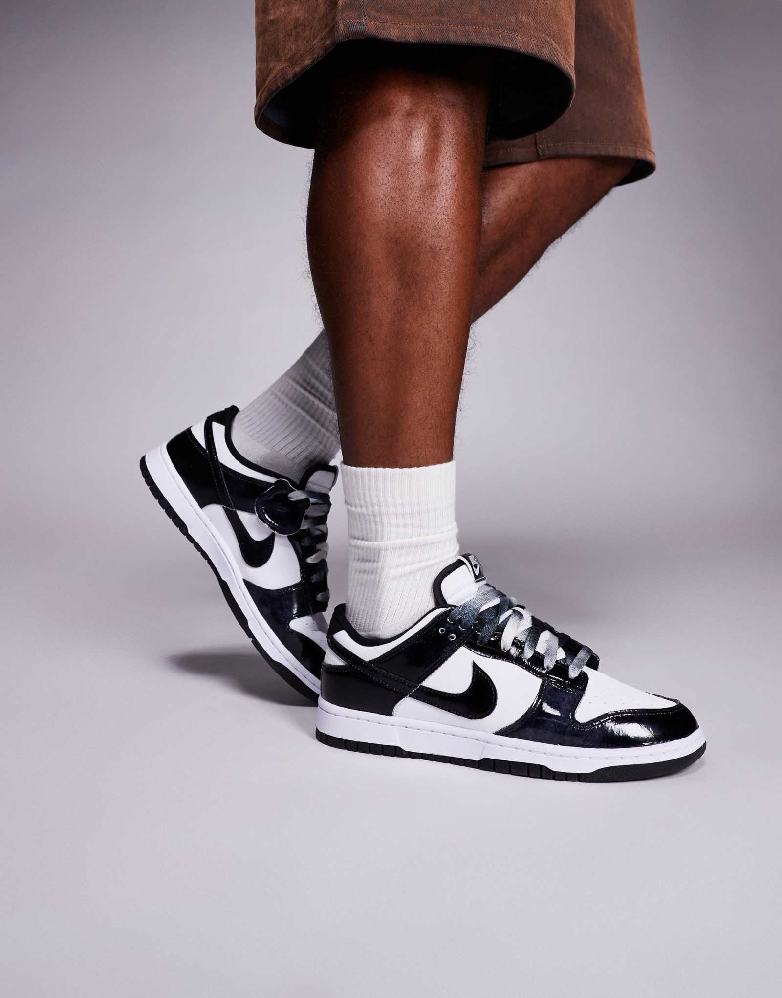 Кроссовки Nike Dunk Low Retro SE белого и черного цветов