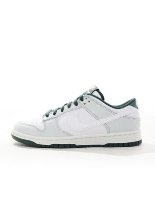 Nike Dunk Low Retro SE sneakers in white