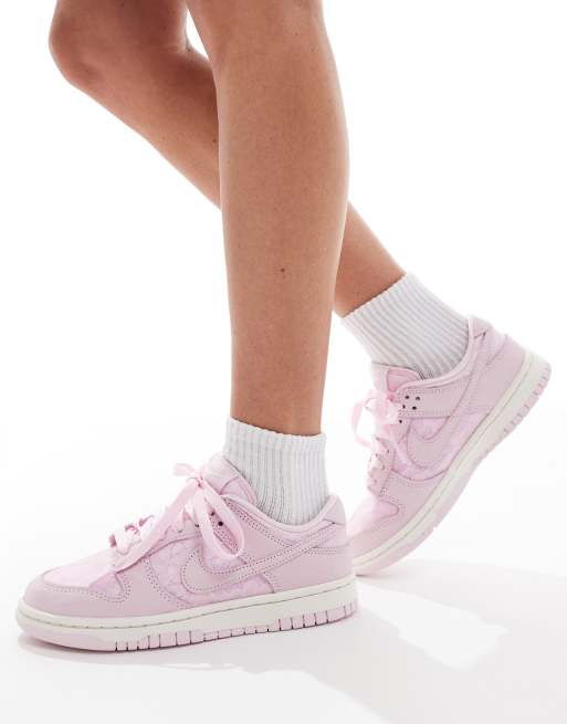 Nike Dunk Low Retro SE trainers in pink