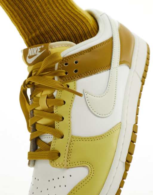 Nike Dunk Low Retro Sneakers in gebroken wit met geel ASOS - Main Image