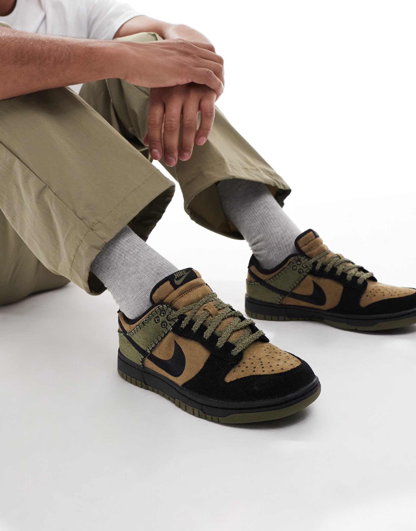 Кроссовки Nike Dunk Low в стиле ретро цвета хаки и черного