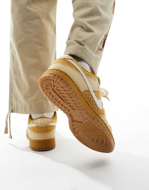 Nike Dunk Low Retro sneakers in off white and brown, 4 of 5