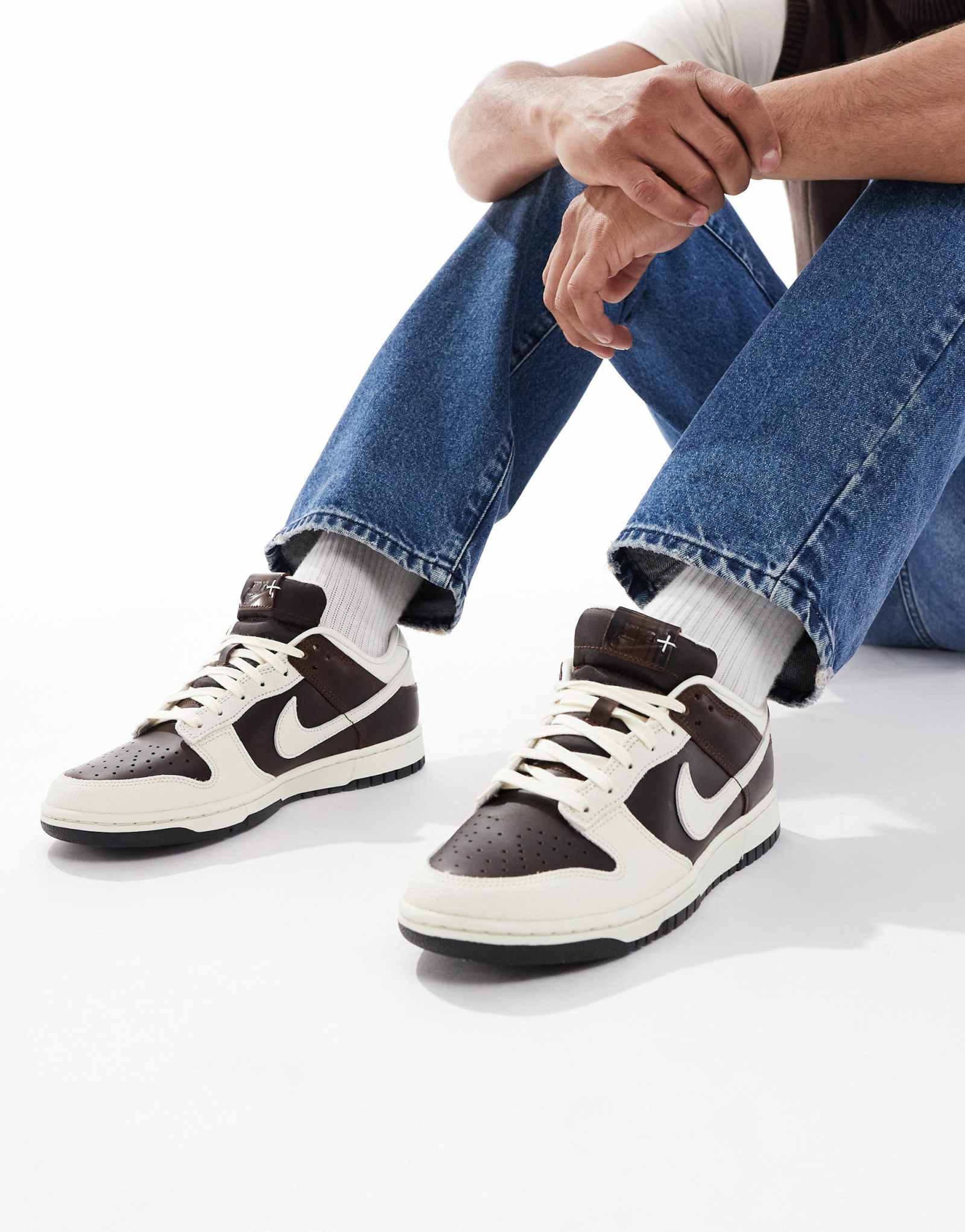 Кроссовки Nike Dunk Low в стиле ретро темно-белого и коричневого цветов