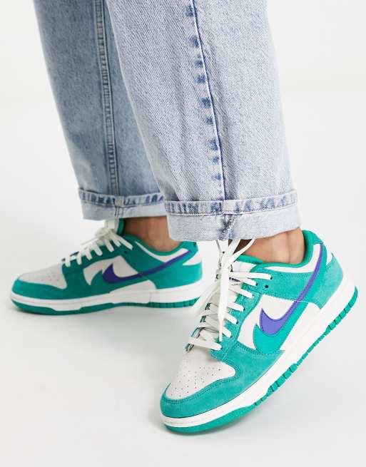 Nike - Dunk Low SE - Sneakers in gebroken wit en neptune groen