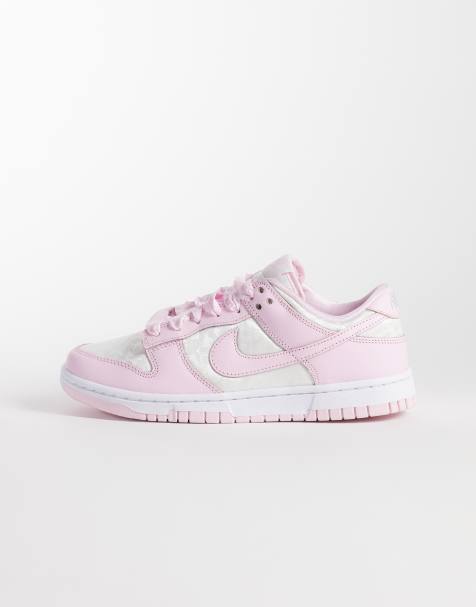 Nike Dunk Low SE sneakers in white and baby pink - view 1