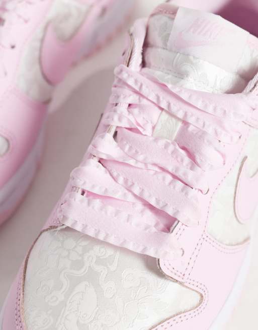 Nike Dunk Low SE sneakers in white and baby pink, 4 of 5