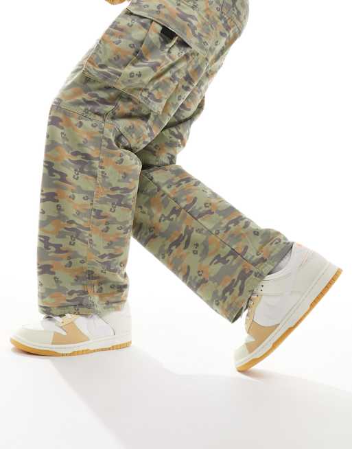 Nike Dunk Low SE sneakers in white and stone
