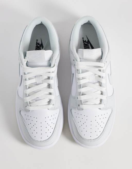 Nike – Dunk Low – Sneaker in Weiß und Grau, 2 von 5