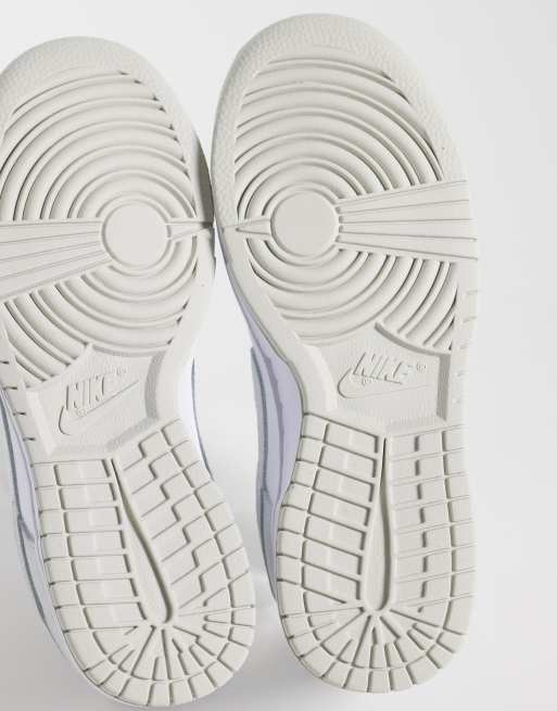 Nike – Dunk Low – Sneaker in Weiß und Grau, 4 von 5