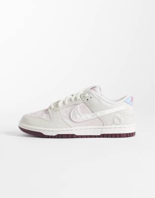 Nike Dunk Low Sneakers In Neutral