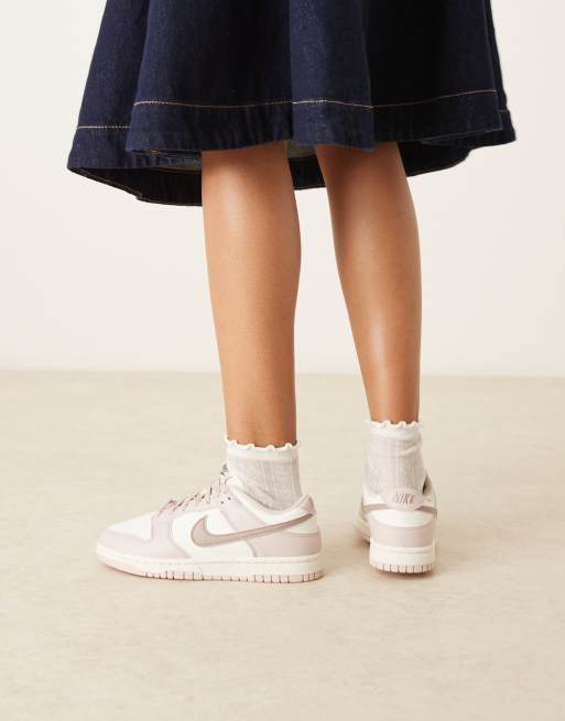 Nike Dunk low top sneakers in pink and white, 3 of 5
