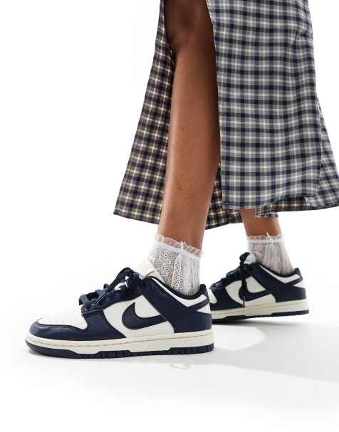 Nike Dunk Low trainer in navy - view 1