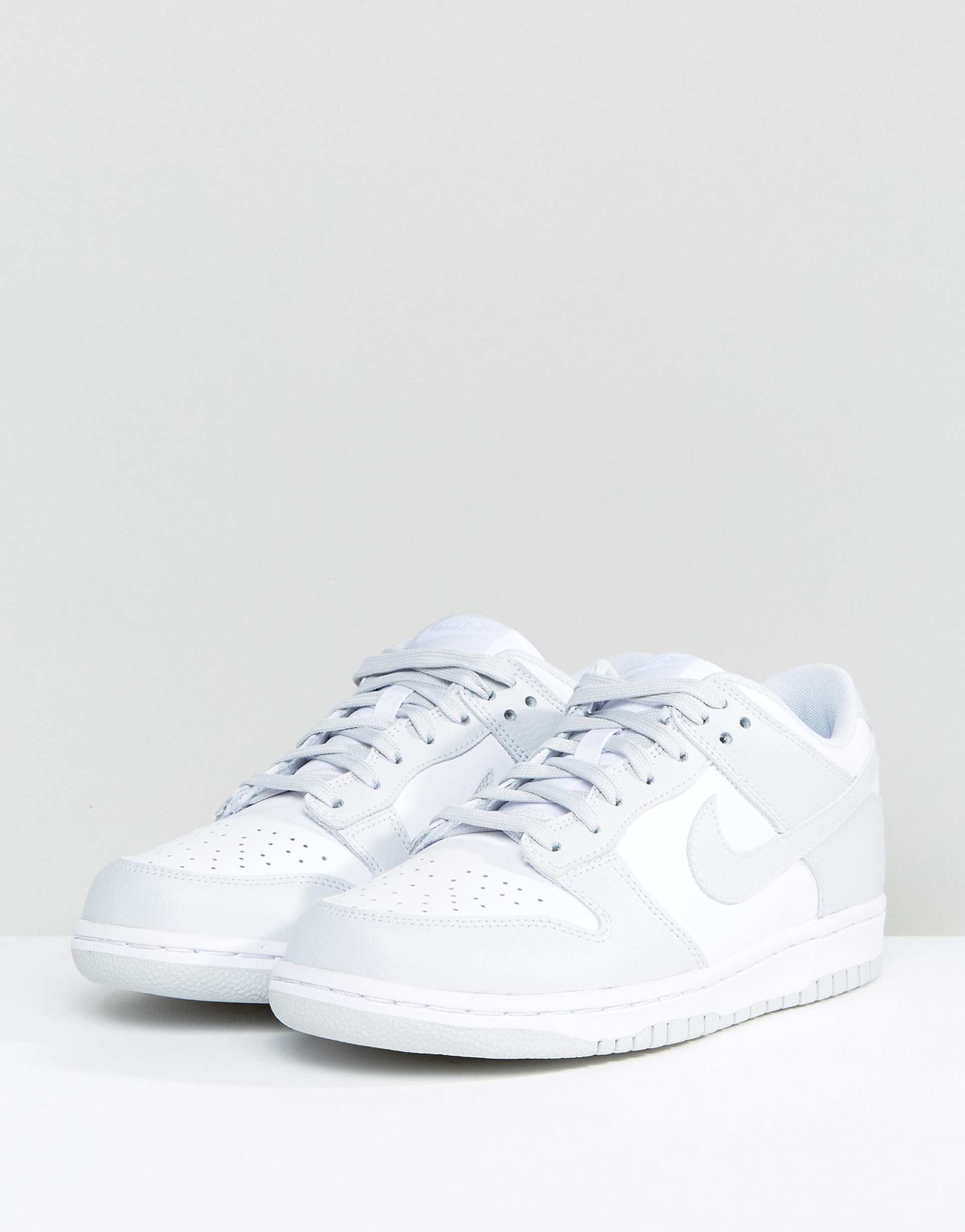 Белые данки найк. Nike dunk low grey. Nike sb dunk low белые. Белые данки найк. Nike dunk low белые.