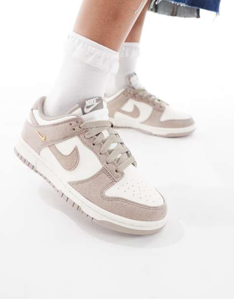 Nike Dunk Low trainers in white and beige - view 1