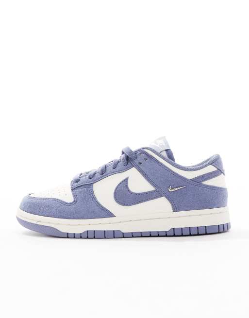 Nike Dunk Low trainers in white and blue, 2 of 5