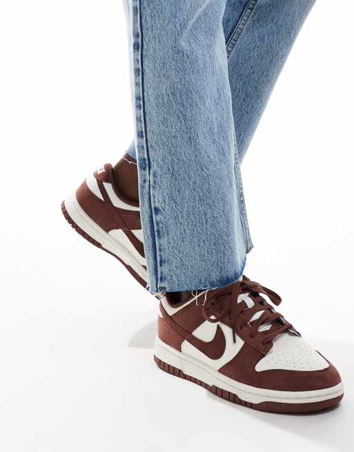Nike Dunk Low trainers in white and burgundy, 4 of 5