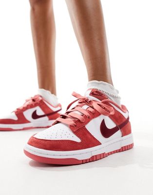  Dunk SE low trainers in off white and pink red mix