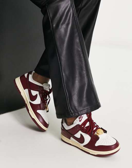 Nike - Dunk - Sneakers i råhvid og rød