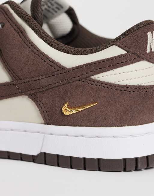 Nike Dunk sneakers in marrone e bianco, 3 di 5